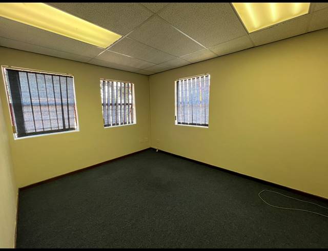 192M² BUSINESS TO LET IN WELTEVREDEN PARK